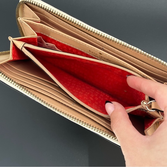 KATE SPADE Bay Street Pebbled Leather Cream & Black Zip Around Wallet EUC - Picture 10 of 15